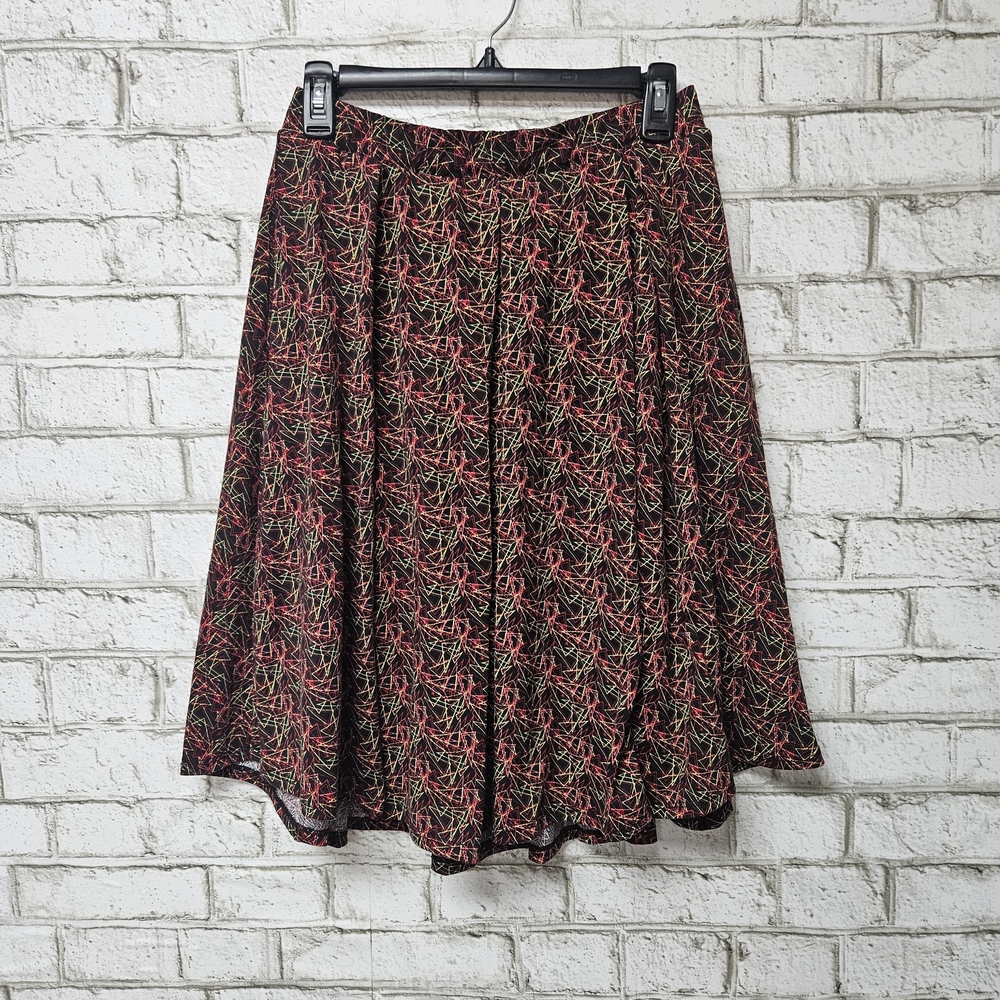LuLaRoe Pleated Skirt with Pockets Black with Triangle Pattern Size M